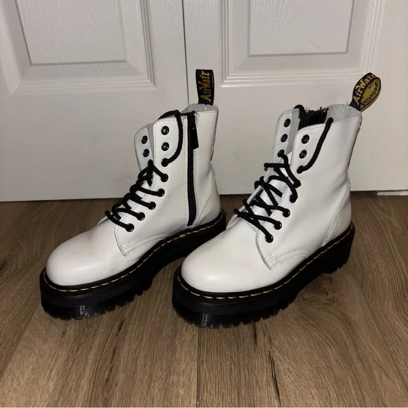 DR MARTENS JADON BOOT
SMOOTH LEATHER
PLATFORMS - Picture 4 of 5